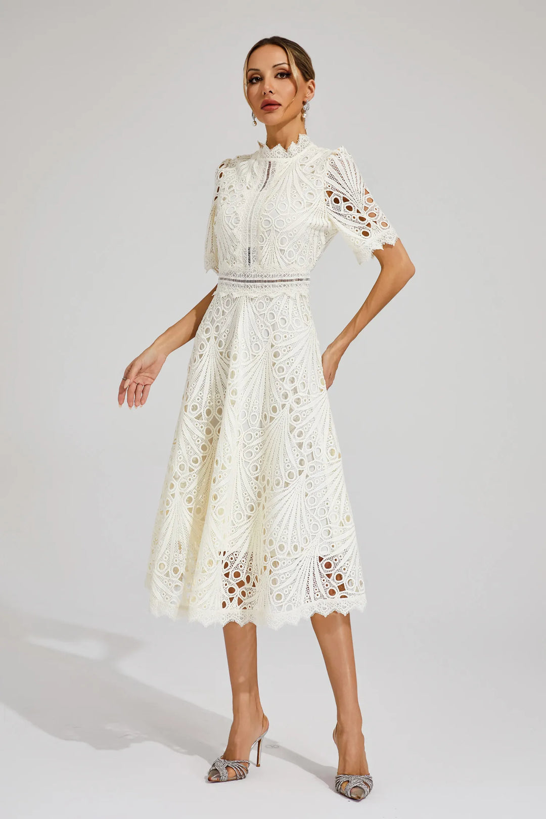 Chic Women’s Midi Dress with Delicate Lace Details