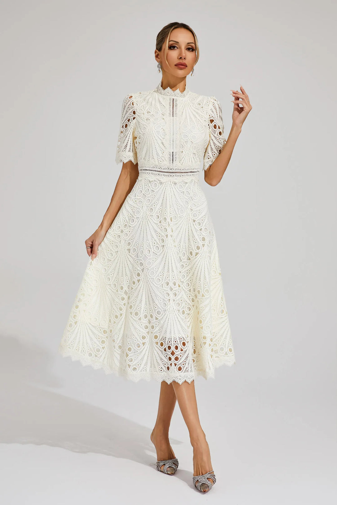Chic Women’s Midi Dress with Delicate Lace Details