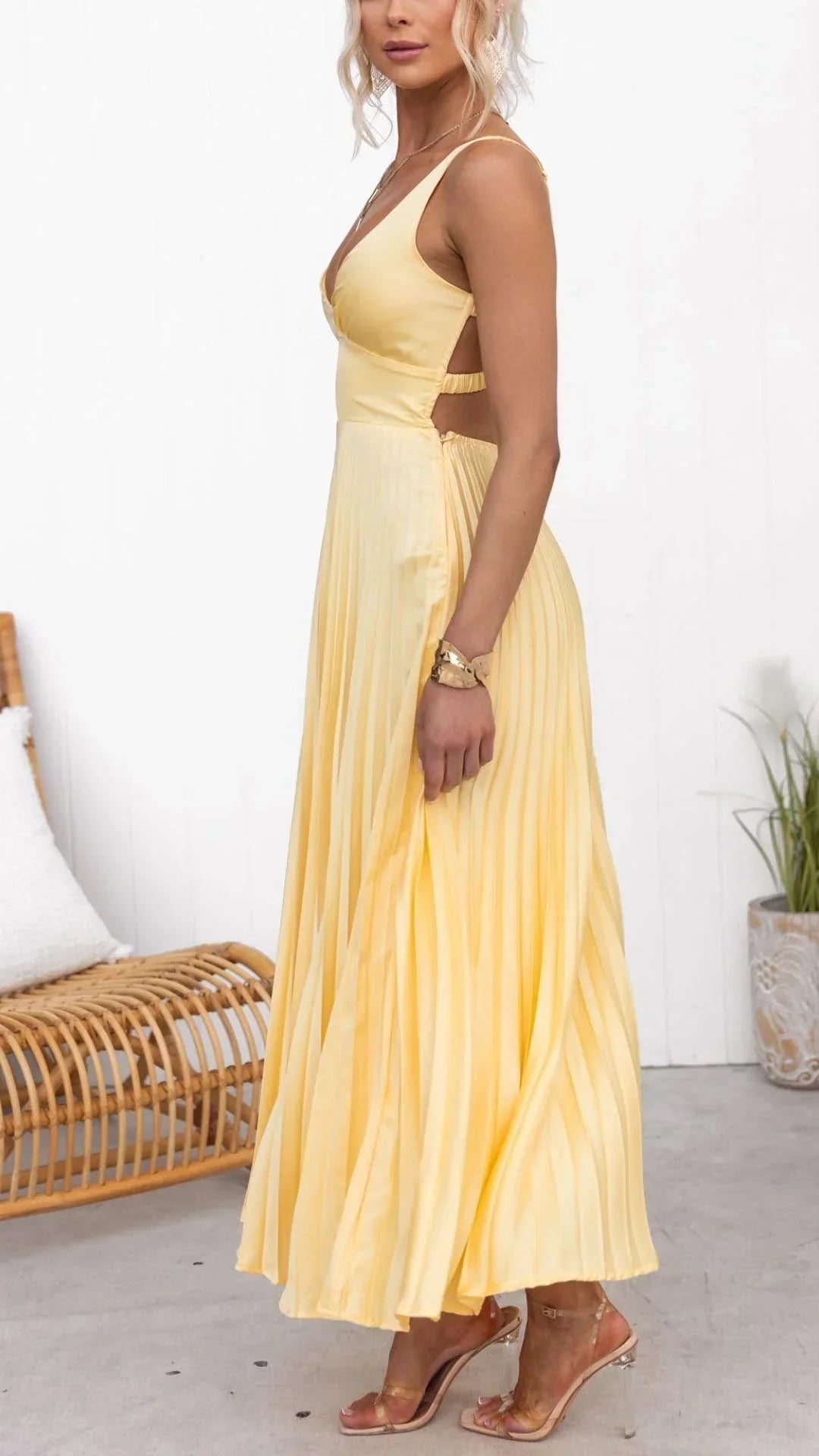 Chic Yellow Pleated V-Neck Maxi Dress